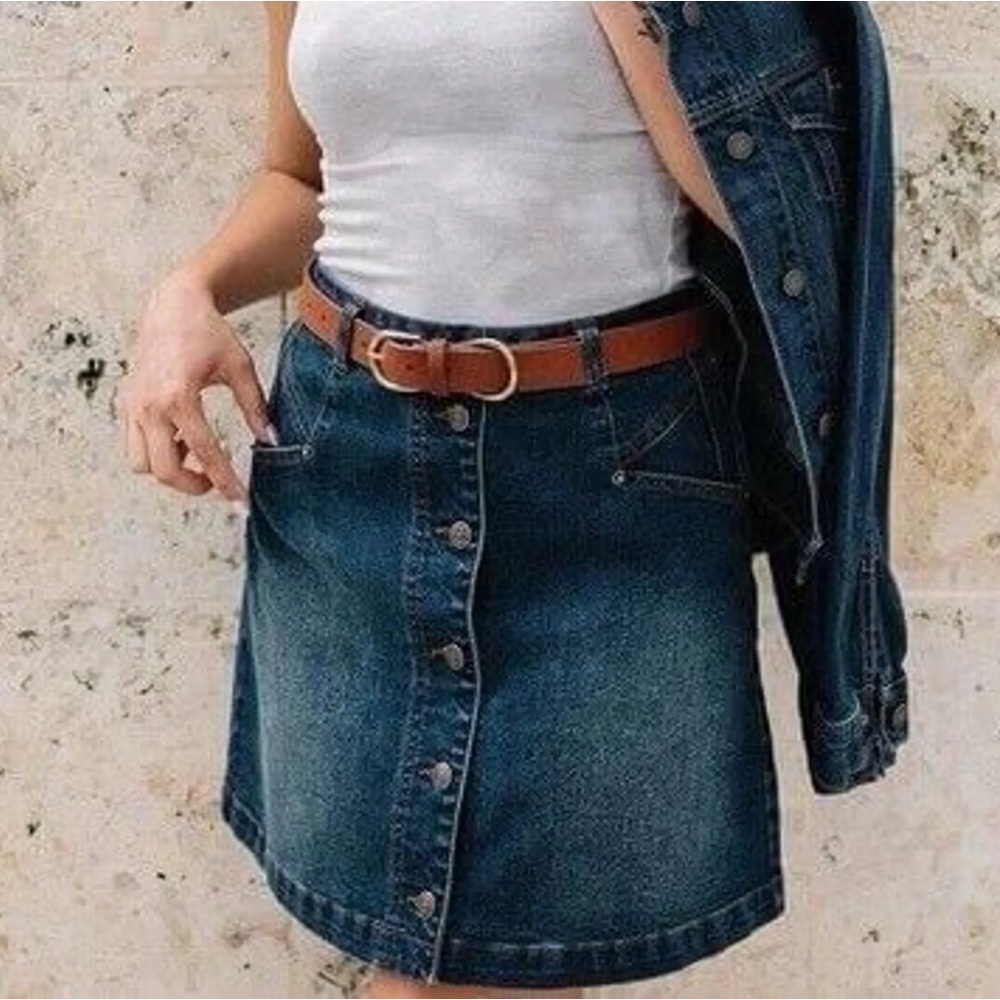 💙 Frye Denim Skirt Size 8 💙